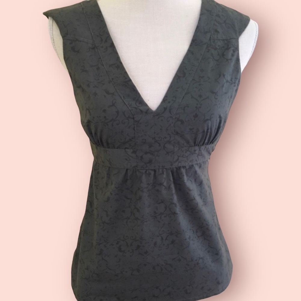 Sleeveless V-Neck Black Floral-Print Top